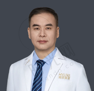李国伟
